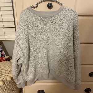 Sherpa crew neck! Super soft and warm! Has 2 big pockets